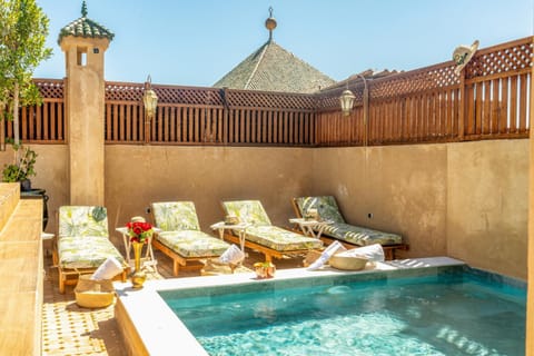 Patio, Pool view, Swimming pool, sunbed