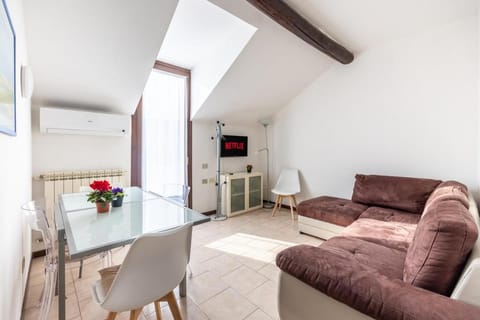 Trilocale con Suite con bagno privato a 200m dalla metro Apartment in Milan