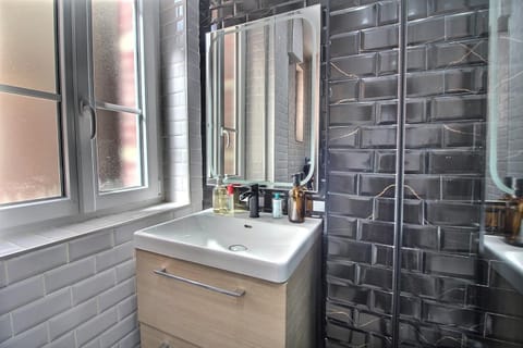 Chic & Comfort Suresnes-Paris Apartment in Puteaux