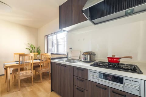 Kitchen or kitchenette, Dining area, stove