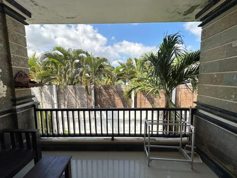 Osa Guest House 5 Bed and Breakfast in Kuta