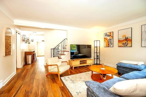 South Euclid 4BR Luxe Escape with Game room and BBQ House in Lake Erie