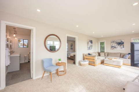 The Coastal Retreat Scenic Harbor Ocean Views Walk to Beach Restaurants House in El Granada