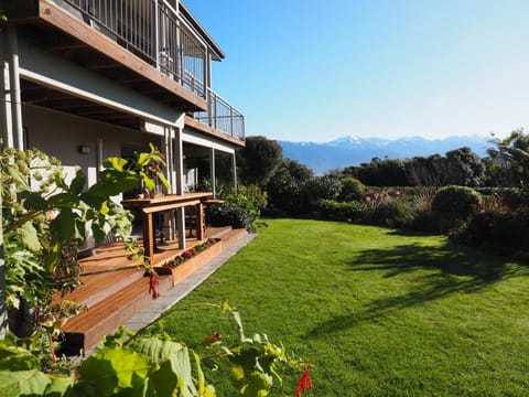Property building, Garden, View (from property/room), Balcony/Terrace, Garden view, Mountain view