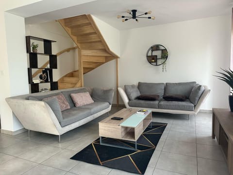 Living room, Seating area