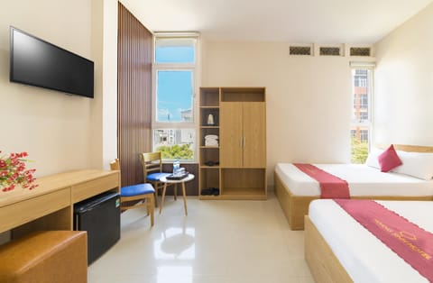 Bed, Natural landscape, Photo of the whole room