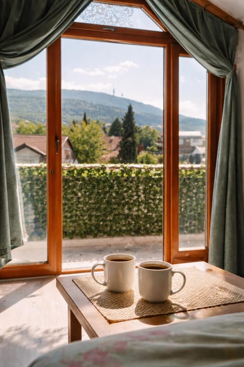 Day, Coffee/tea facilities, View (from property/room), View (from property/room), Balcony/Terrace, Balcony/Terrace, Living room, Seating area, Landmark view, Landmark view, Mountain view, Mountain view, Street view, Street view, internet, internet