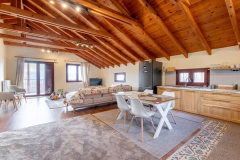 View (from property/room), Living room, Dining area, City view, City view, Garden view, Garden view, Lake view, Lake view, Landmark view, Landmark view, Mountain view, Street view, Location, Quiet street view, Inner courtyard view