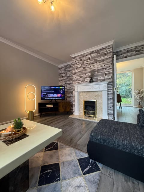 Communal lounge/ TV room, TV and multimedia, Seating area, Evening entertainment