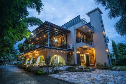Property building, Facade/entrance