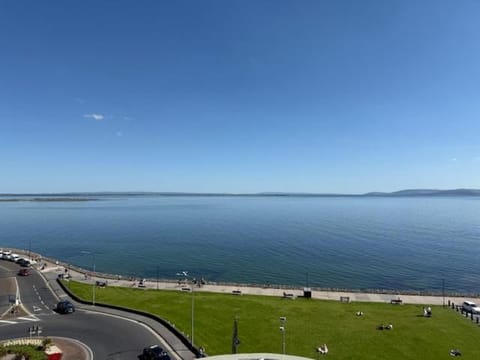 Neighbourhood, Sea view