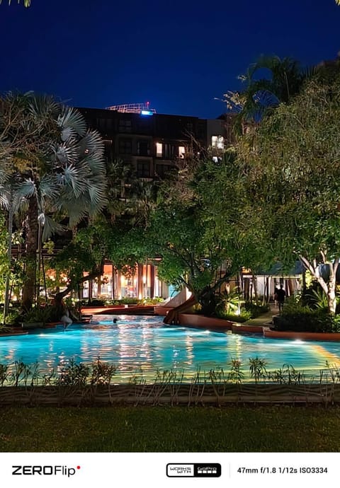 Night, Pool view