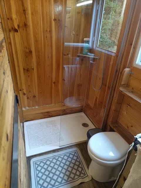 Roulotte Campground/ 
RV Resort in Nimes