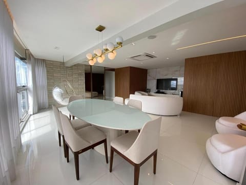 TV and multimedia, Living room, Seating area, Dining area