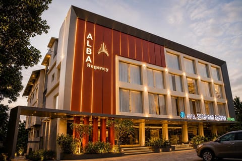 Property building, Facade/entrance, Parking