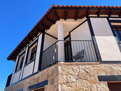 Balcony/Terrace, Mountain view