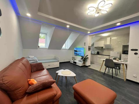 TV and multimedia, Living room, Seating area, stove