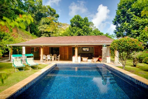 Day, Swimming pool