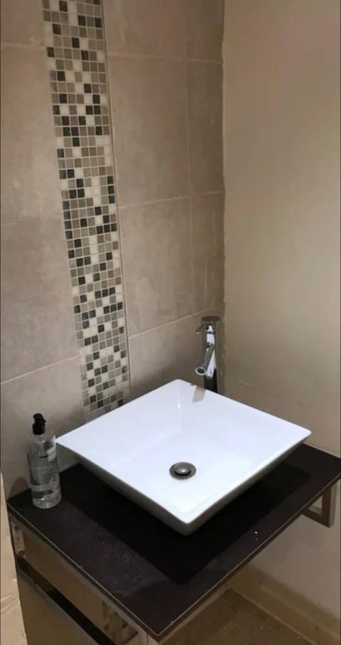 284 - Room 7 - beachfront Bed and Breakfast in Swansea