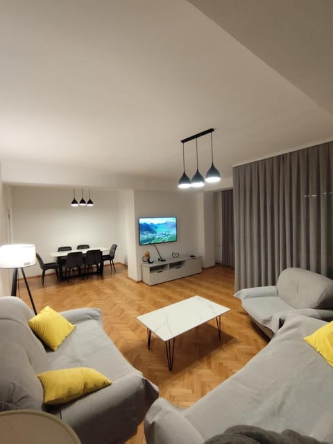 TV and multimedia, Living room, Dining area