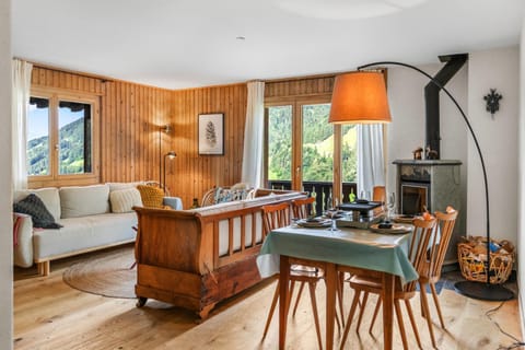Balcony/Terrace, Living room, Seating area, Dining area, Mountain view