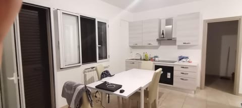 Kitchen or kitchenette, Living room, Seating area, Dining area, Lunch, Lunch, stove, stove, kitchen