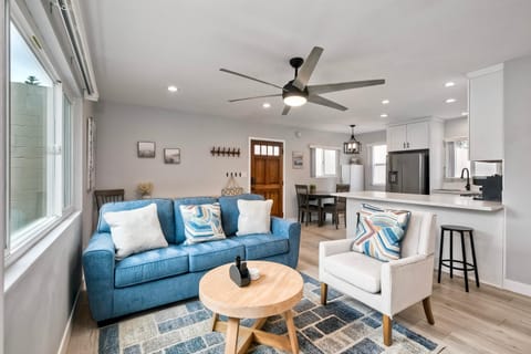 Seabreeze 1BR, Walk to Sand, Pet Friendly, Parking, Fire Pit Access Apartment in Carlsbad