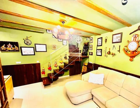 Living room, internet