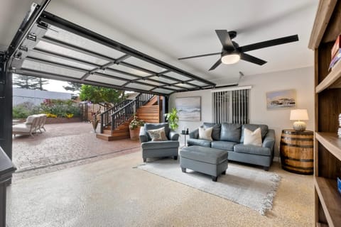 Luxury Beach Duplex, Sleeps 9, Dog-Friendly, AC, Fire Pit & Grill House in Carlsbad
