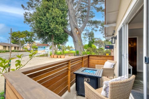 Steps to Beach, 2BR Dog Friendly Home with Fire Pit Apartment in Carlsbad