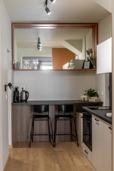 Kitchen or kitchenette, Dining area, stove