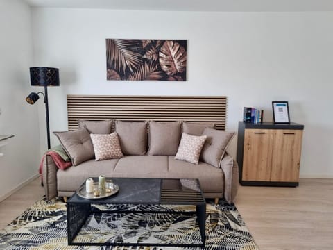 TV and multimedia, Living room, Seating area, furniture, internet