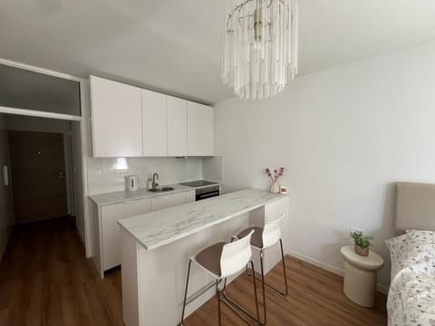 Kitchen or kitchenette, Seating area, Dining area