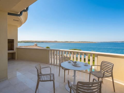 Day, View (from property/room), Balcony/Terrace, Seating area, Sea view