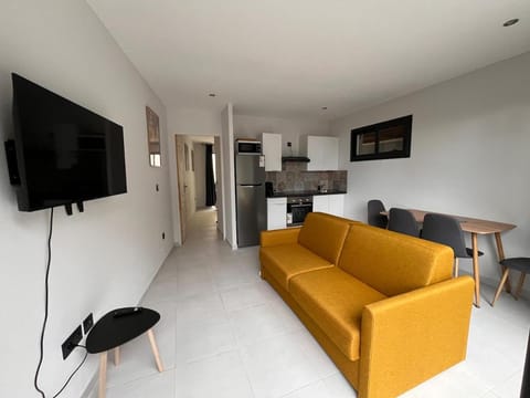 Kitchen or kitchenette, Living room