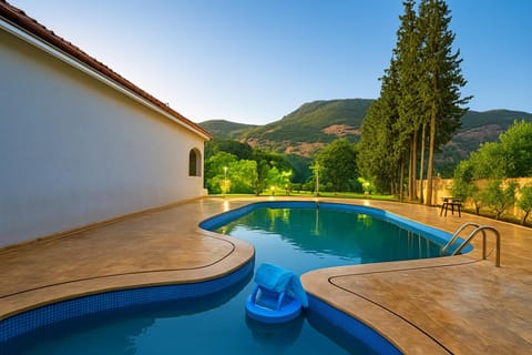 Day, Natural landscape, Mountain view, Pool view, Swimming pool, sunbed