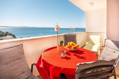 Balcony/Terrace, Balcony/Terrace, Seating area, Food, Sea view