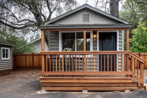 Columbia Cabins Cabin 5 Cabin in Calaveras County