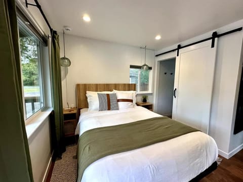 Columbia Cabins Cabin 5 Cabin in Calaveras County