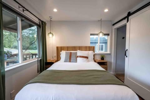 Columbia Cabins Cabin 5 Cabin in Calaveras County