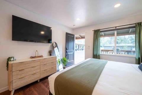 Columbia Cabins Cabin 6 Cabin in Calaveras County