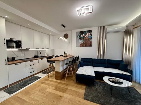 Bed, Kitchen or kitchenette, Living room, Photo of the whole room, Seating area, Dining area, pet friendly, stove