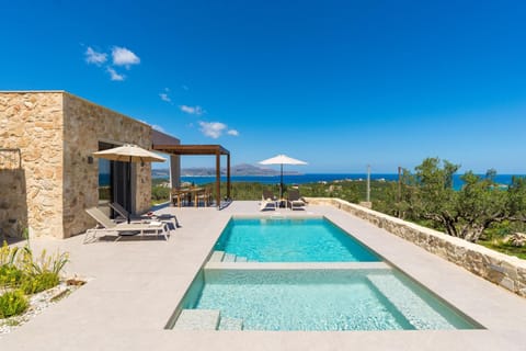 Property building, Sea view, Swimming pool