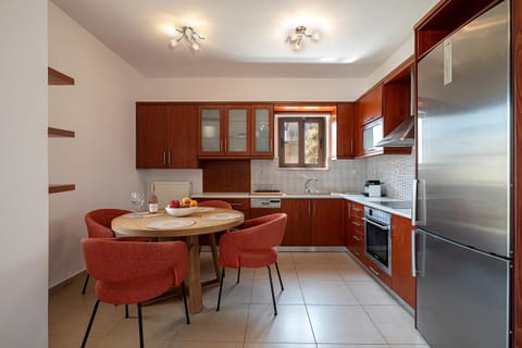 Kitchen or kitchenette, Dining area, dishwasher, oven, stove