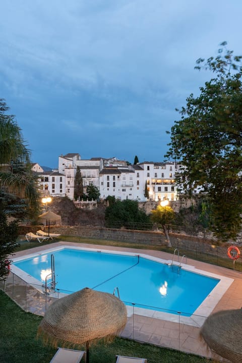 Swimming pool
