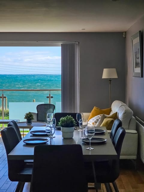Beachside - Stunning sea view townhouse across the road from the beach House in Northern Ireland