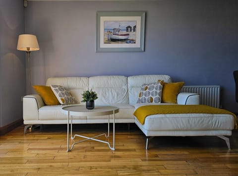 Beachside - Stunning sea view townhouse across the road from the beach House in Northern Ireland