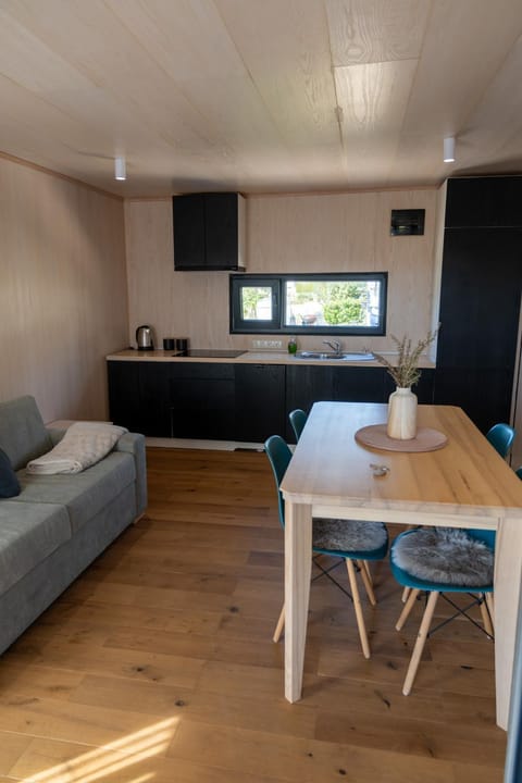 Dining area, kitchen