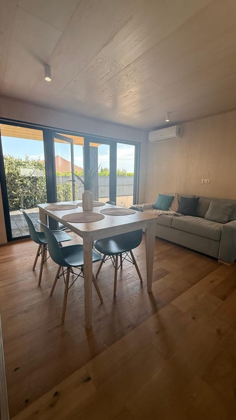 View (from property/room), Balcony/Terrace, Living room, Dining area