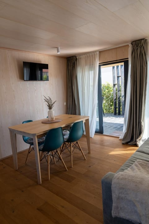 Living room, Photo of the whole room, Seating area, Dining area